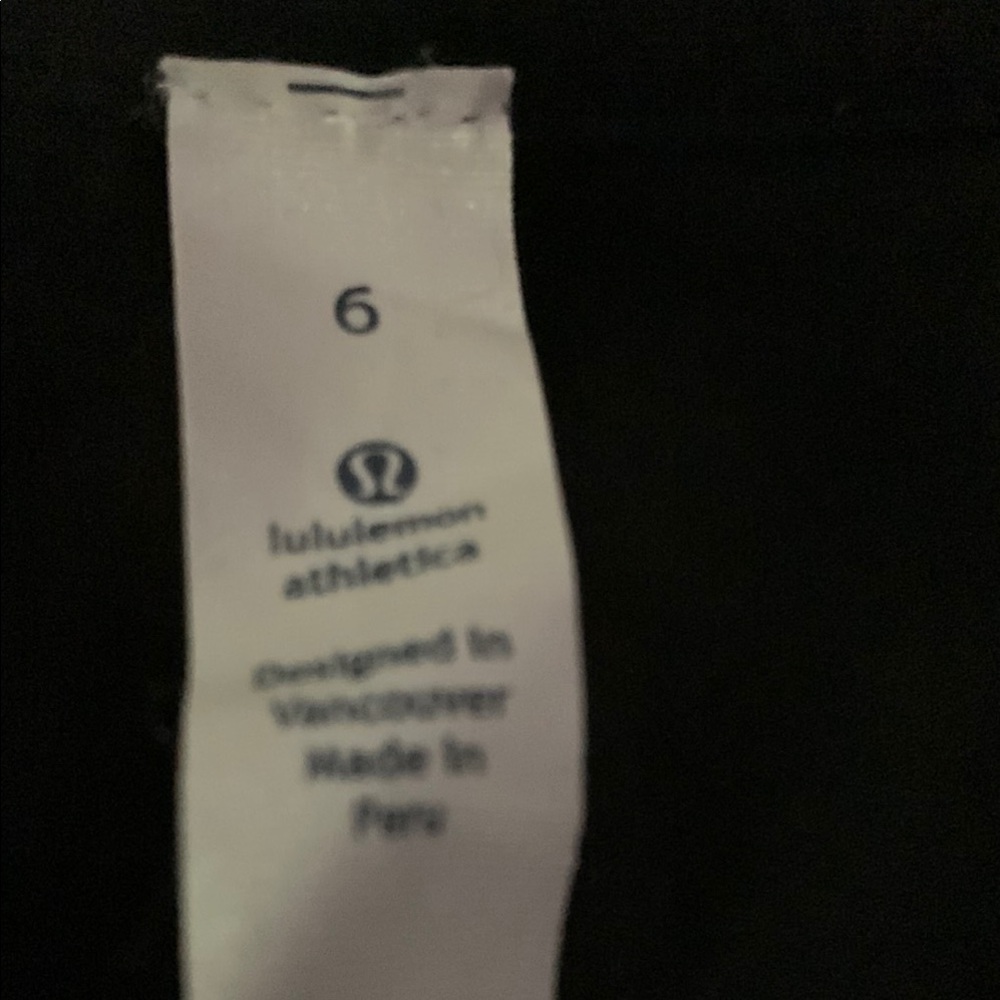 ❌❌SOLD❌❌SOLD❌❌Lululemon Classic Black Women's T-Shirt - Picture 2 of 4